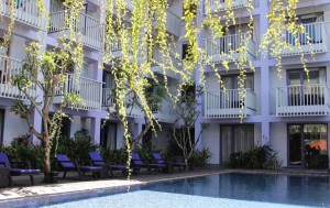 Kolam Renang Hotel Berry-Kuta, Bali.